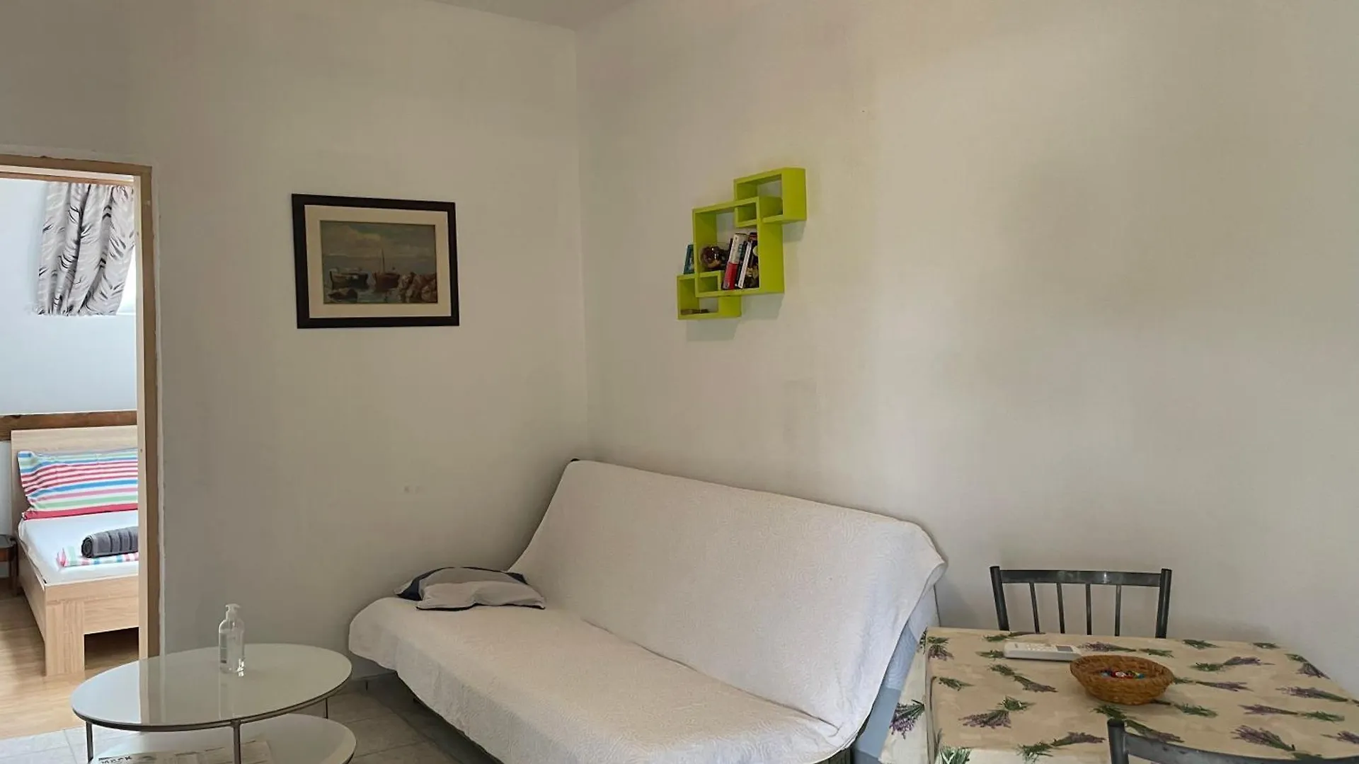 Apartment Zola Gornji Karin 0*,  Croatia
